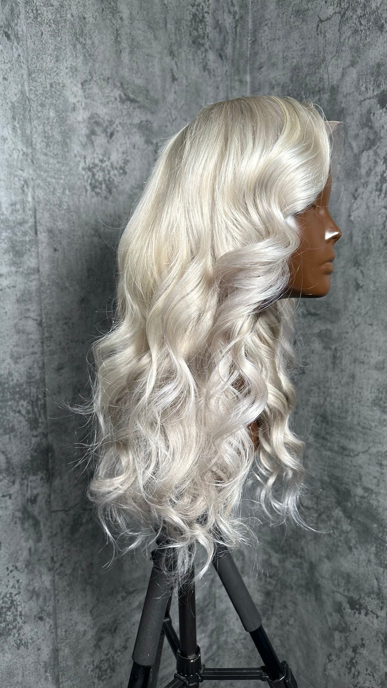 HD Peruvian Wavy HD Lace + 613 Platinum Blonde