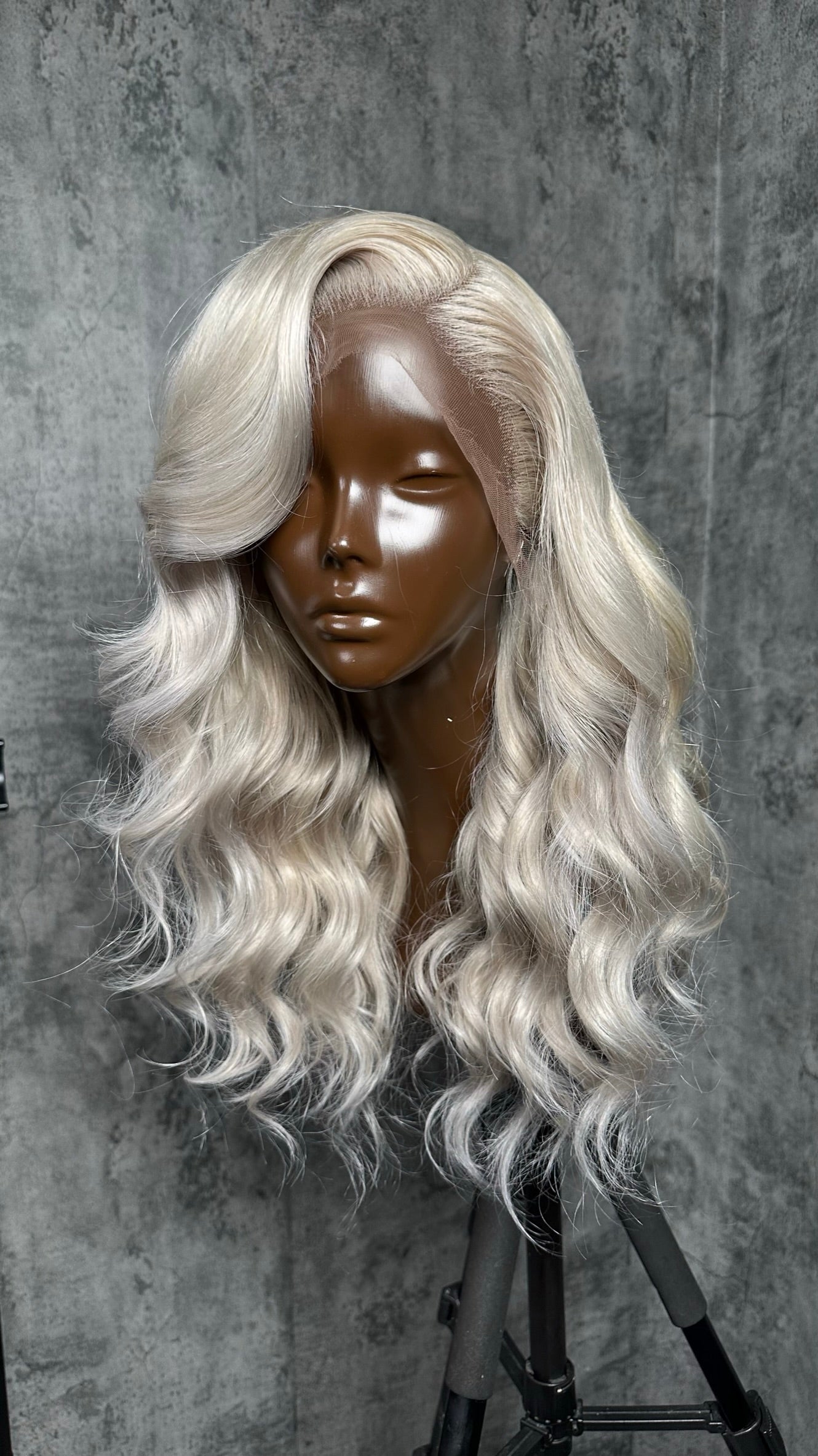 HD Peruvian Wavy HD Lace + 613 Platinum Blonde